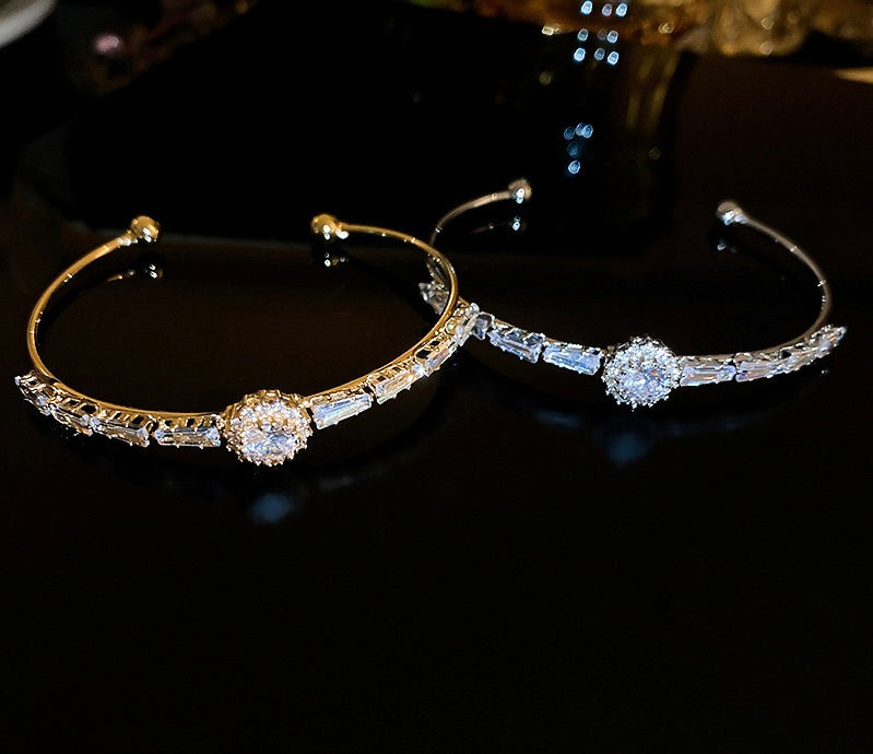 Elegant zircon Bangle