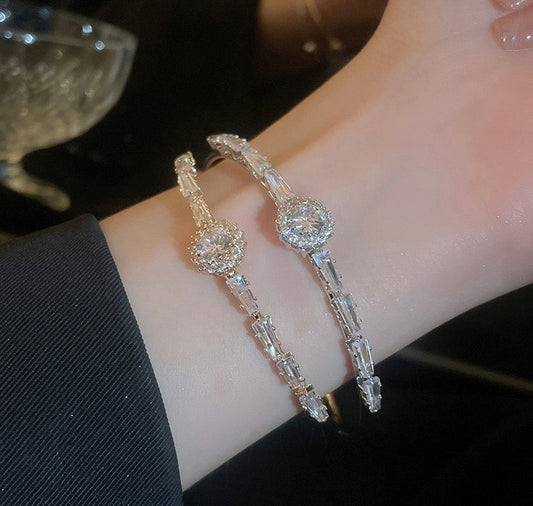 Elegant zircon Bangle